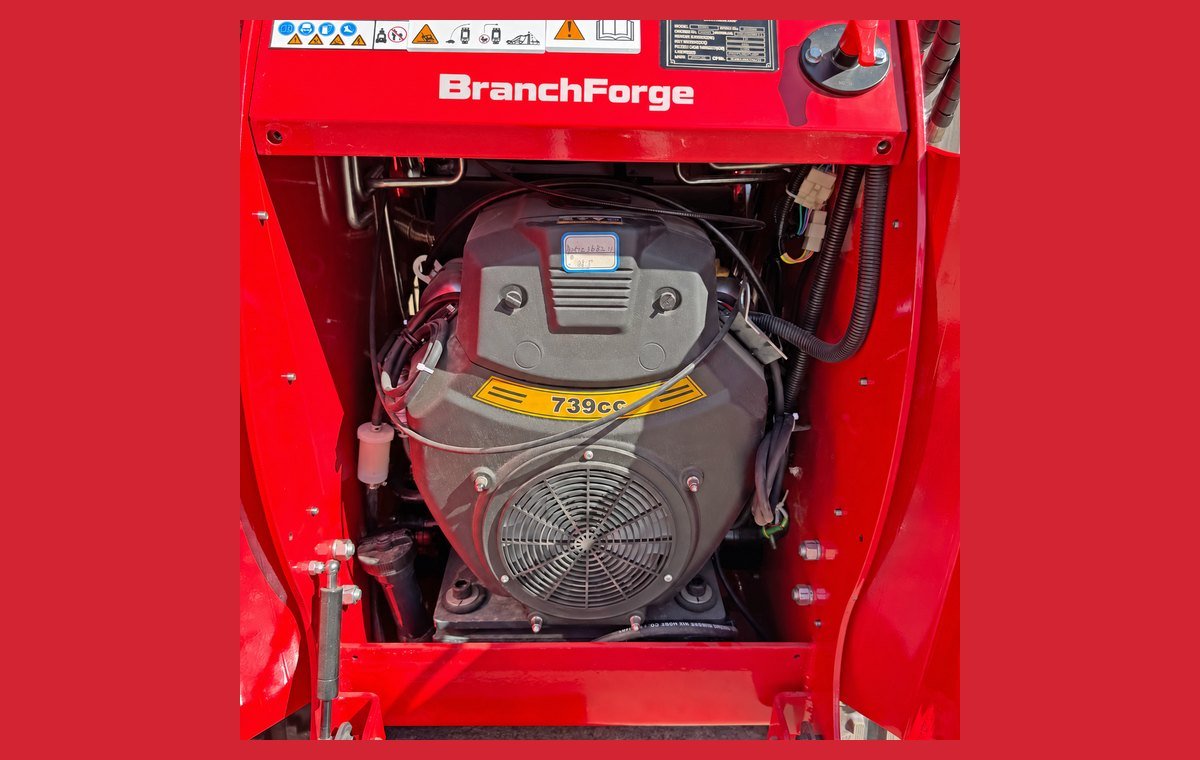 739 cc petrol engine in the mini skid steer